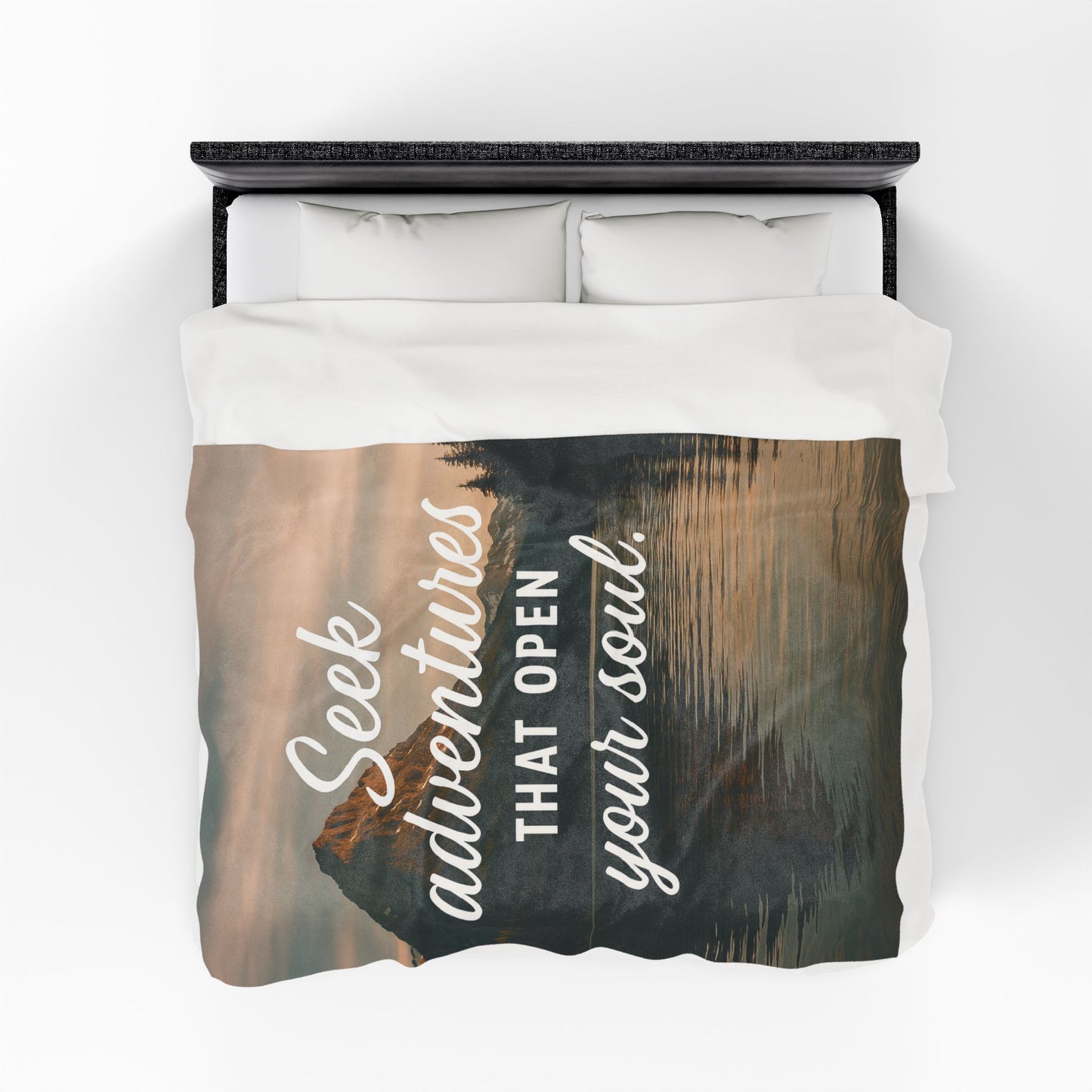 Adventure-Inspiring Velveteen Plush Blanket - Cozy Home Decor